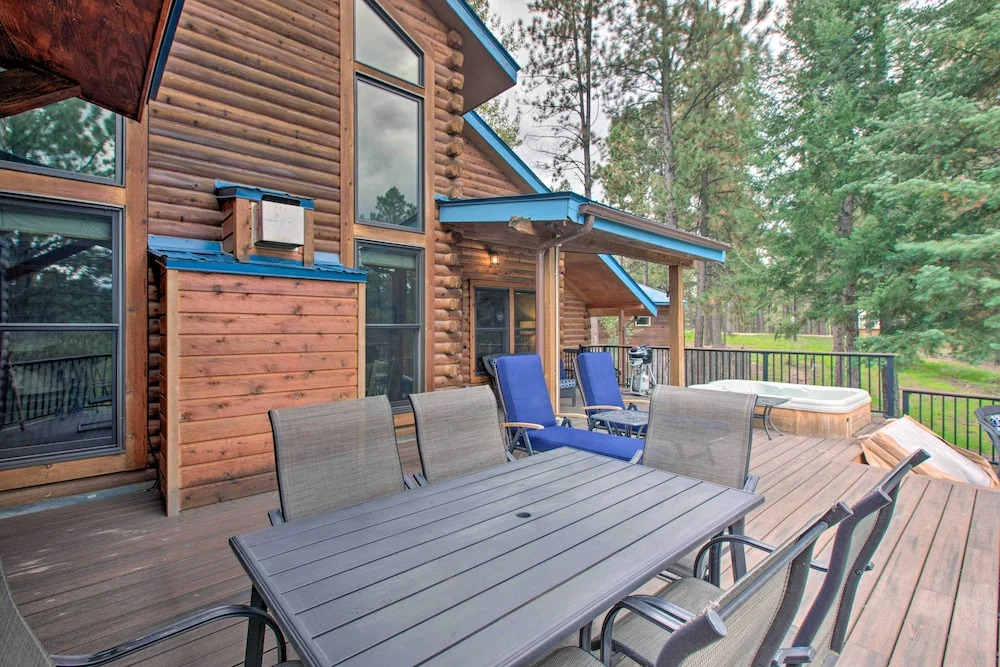 'blue Spruce Cabin' w/ Hot Tub & Resort Amenities