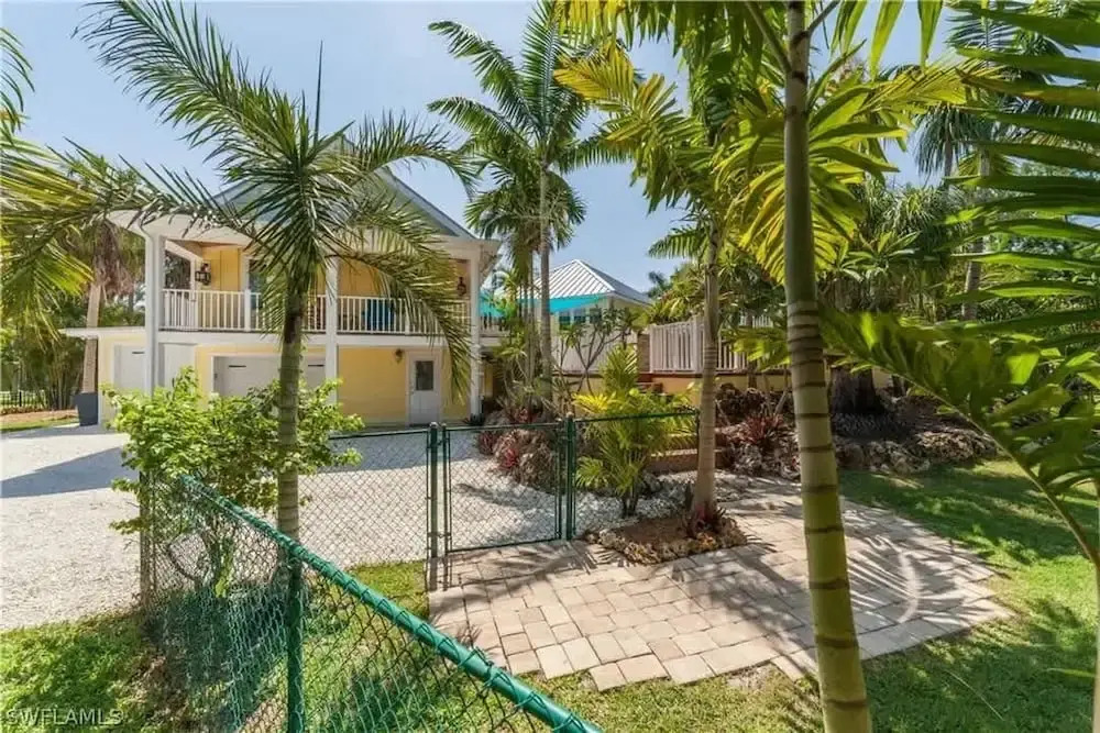 3 br Private Suite in our Waterfront Paradise