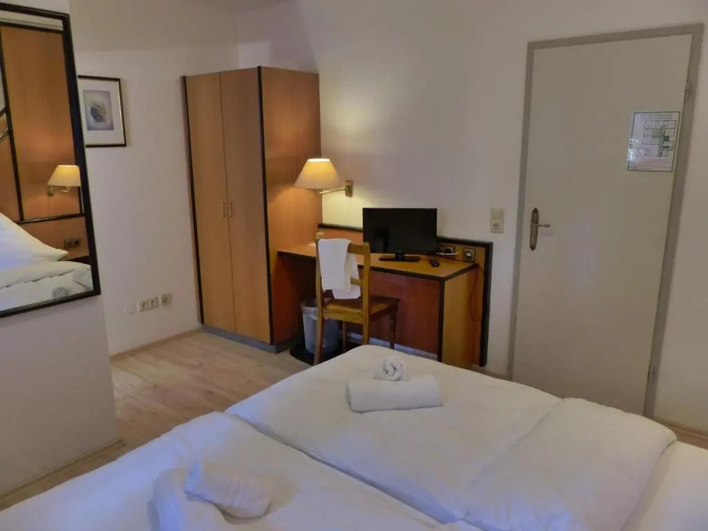 Hotel zur Post Dabringhausen - Quiet Business Hotel near Cologne and Dusseldorf Trade Fairs