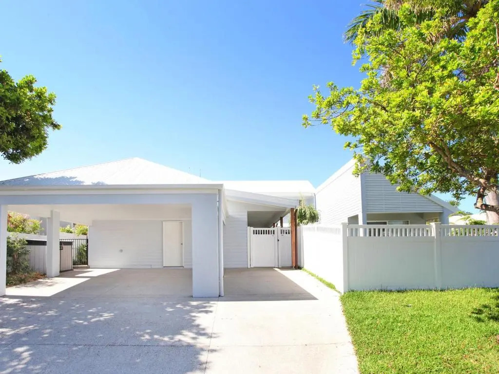 Outstanding Waterfront Hamptons Style 5 Bedroom Luxurious Home with Air Conditioning Pool and Pontoon -Bring your own boat