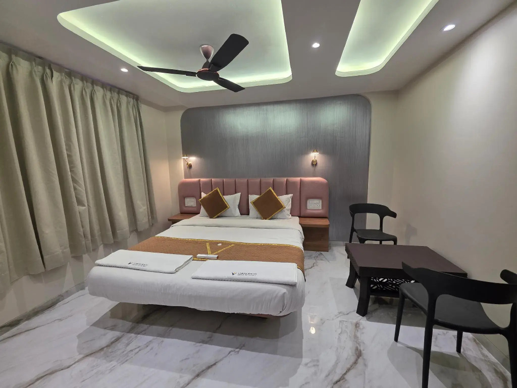 Hotel Vyankatesh & Pure Veg Restaurant