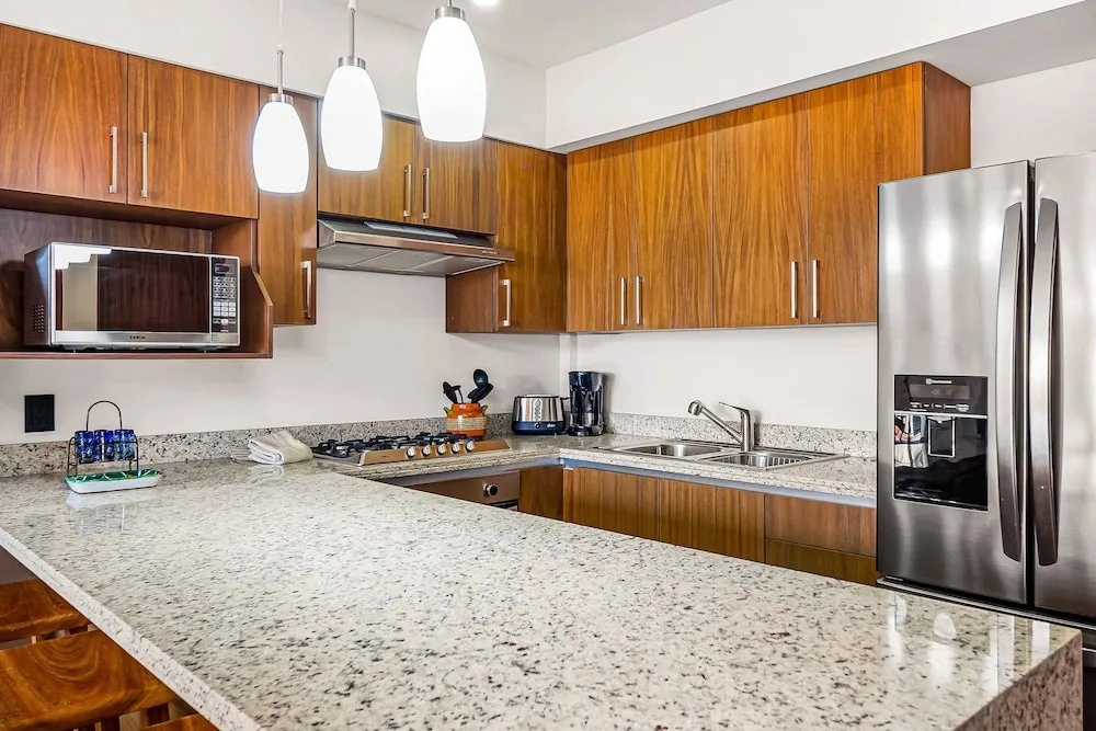 2nd-floor Condo With Heated Outdoor Pool, Grills, Balcony, W/d, AC