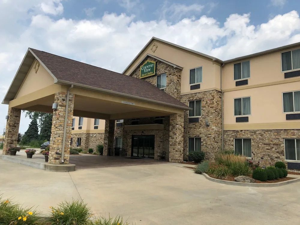 Countryview Inn & Suites