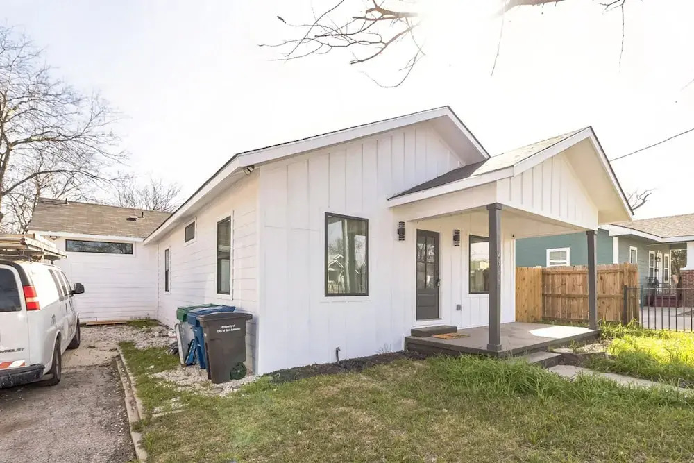 Stylish 4BR Home Family-friendly Near Downtown