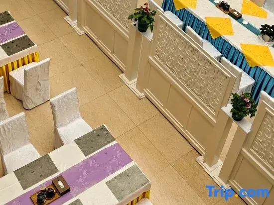 Jewel Flower Hotel(Hami Oil Base Store)