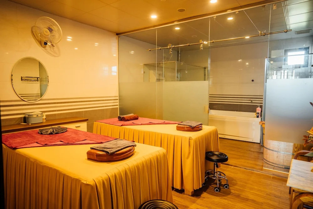 Nam Hong Hotel