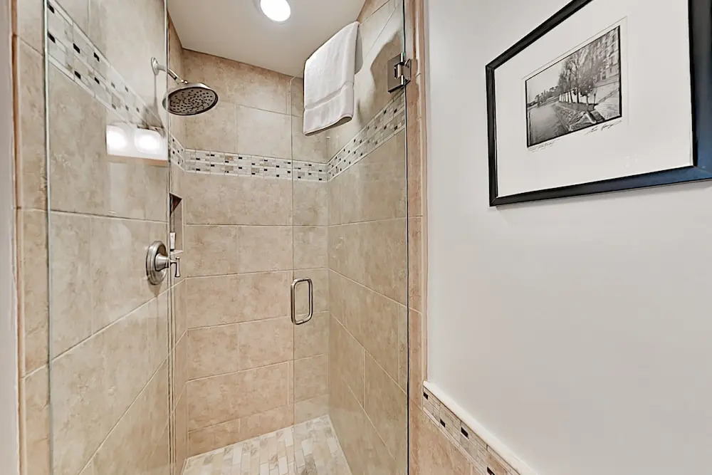 710wliop 3 Bedroom Condo
