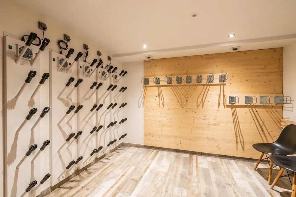 Les Hirondelles Apartments Morzine By Emerald Stay