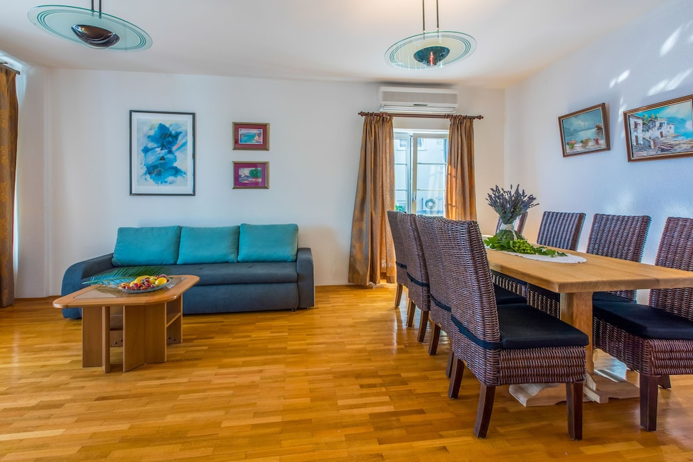 Apartment Goran