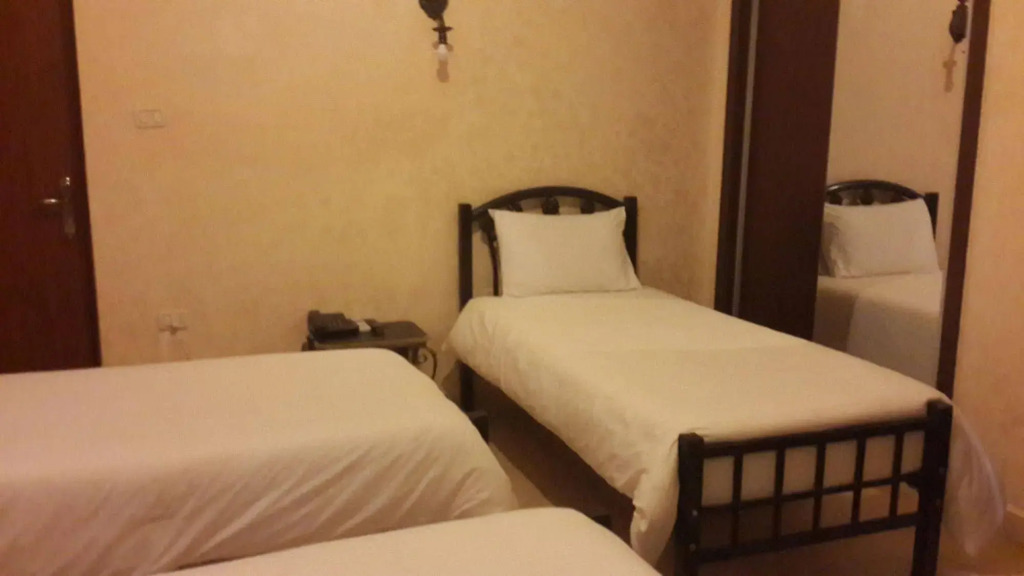 Caravan Hotel