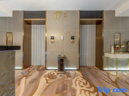 Lanman Light Luxury Hotel (Hohhot East Railway Station & Baita Airport Branch)