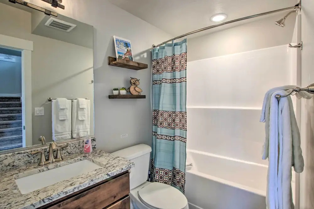 Lake-view Escape w/ Private Beach Resort Access!