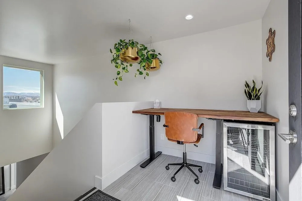 Amazingly Sleek Rino Pad - Stunning Mountain Views