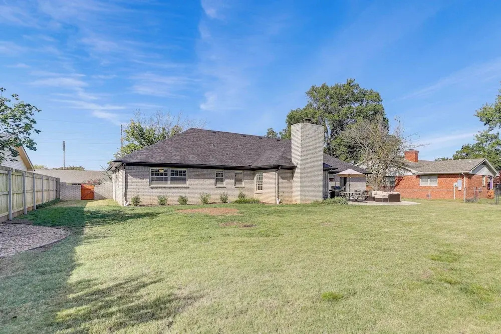 Pet-friendly Home w/ Yard: 8 Mi to Downtown Tulsa!