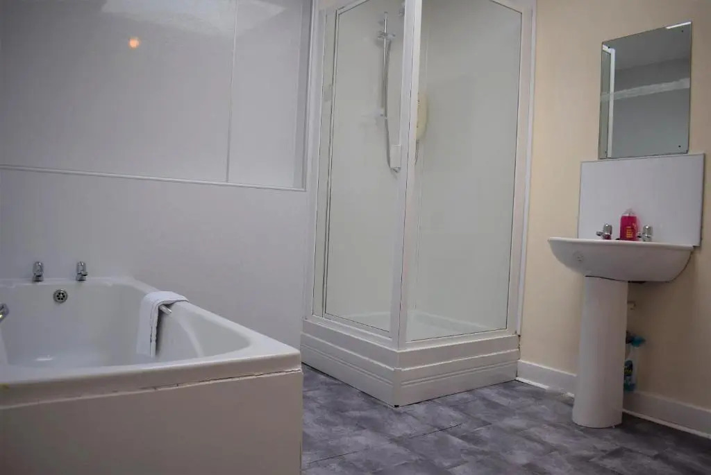 Kelpies Serviced Apartments Callum- 3 Bedrooms- Sleeps 6