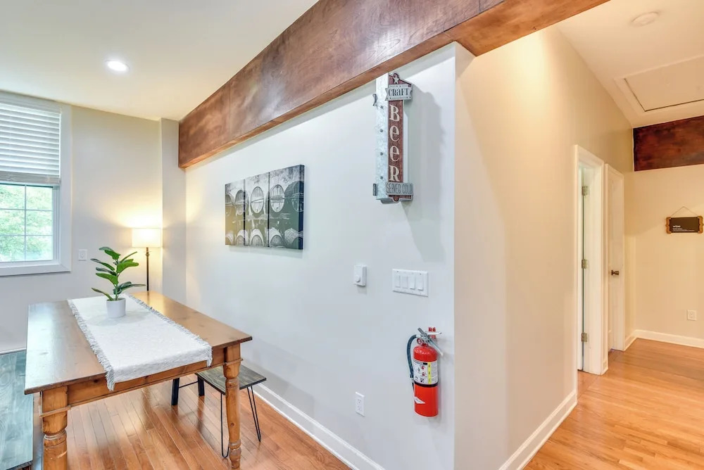 Cozy Sawyer Apartment - 2 Mi to Warren Dunes Park!