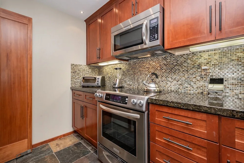 New Listing! Hot Tubs & Pool, Steps To Ski Lifts 2 Bedroom Condo