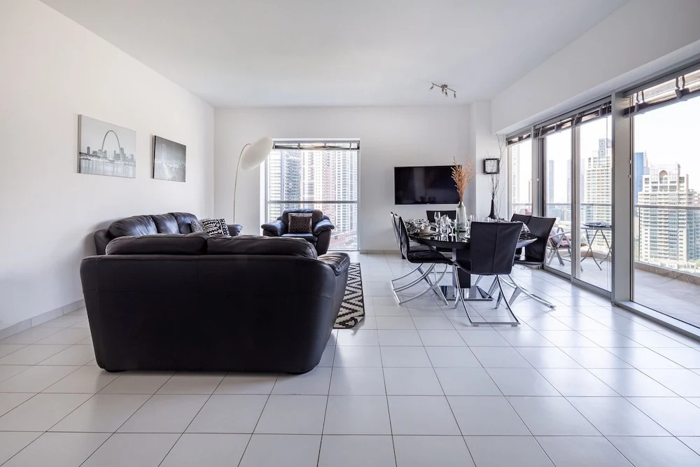 Gorgeous and Spacious 3BR With Full Marina Views!