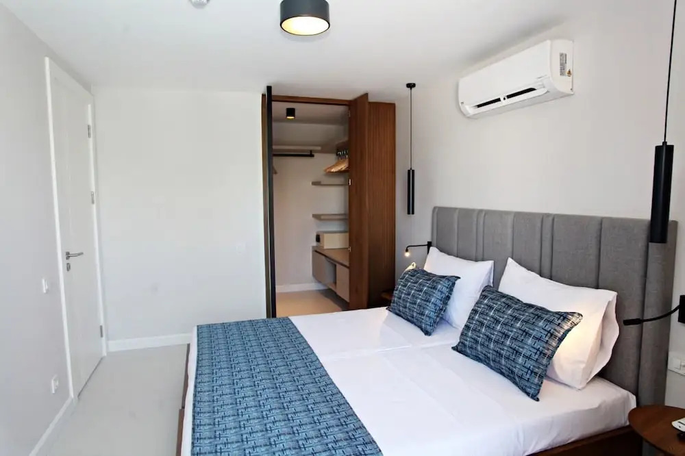 Queen Residence By Important Group Travel