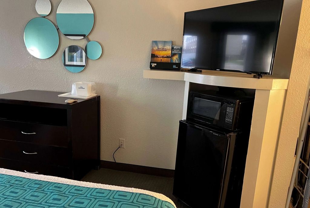 Howard Johnson by Wyndham Houston Heights Downtown