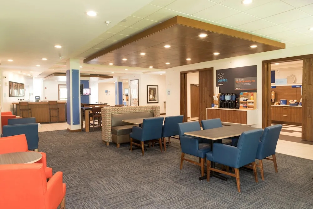 Holiday Inn Express & Suites - Michigan City by IHG