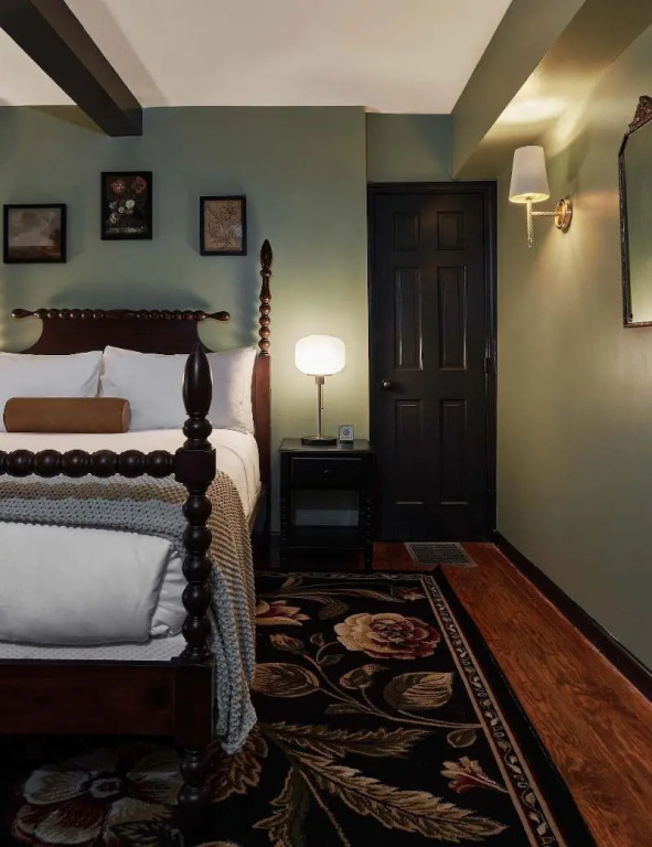 Hideaway Inn Lenox