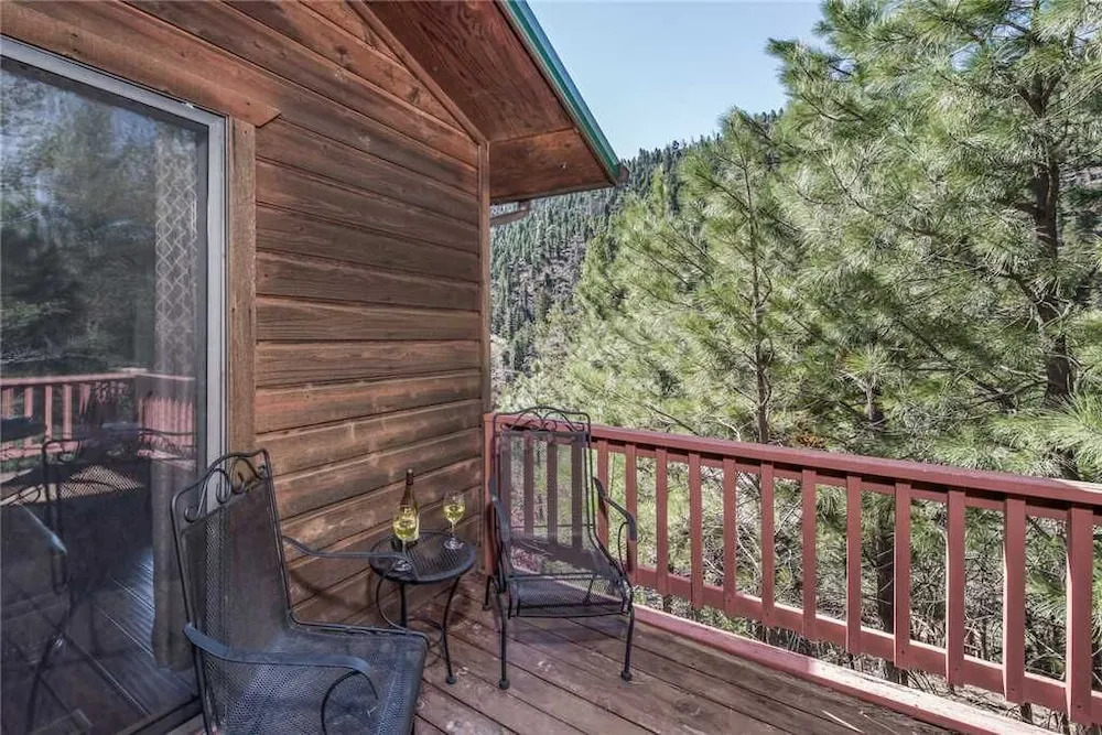 Riverside House - Three Bedroom Cabin