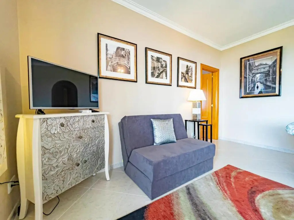 Protea CleverDetails 214, Located in heart of Vilamoura Sleeps 2 adults, 1child