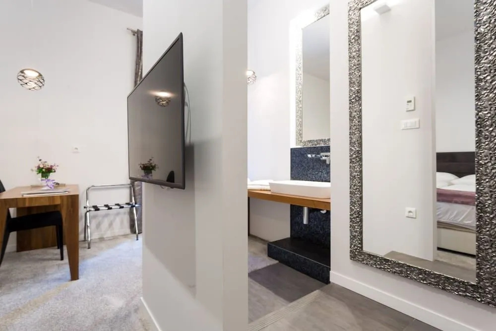 Starlight Luxury Suites