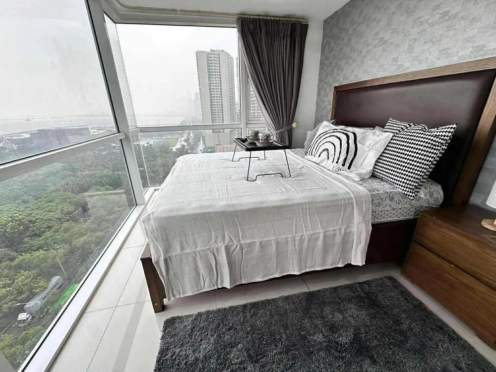 Breeze Residences Condos