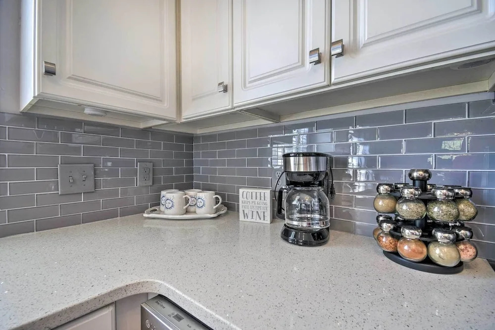 Myrtle Beach Condo: Golf Course + Pool View!