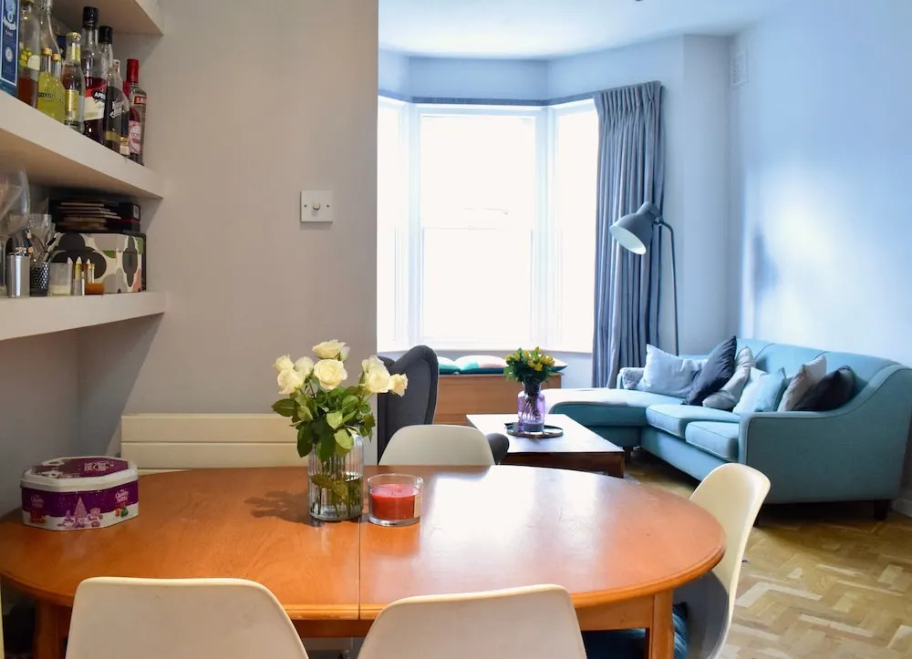 Homely 1 Bedroom Flat in Battersea With Garden