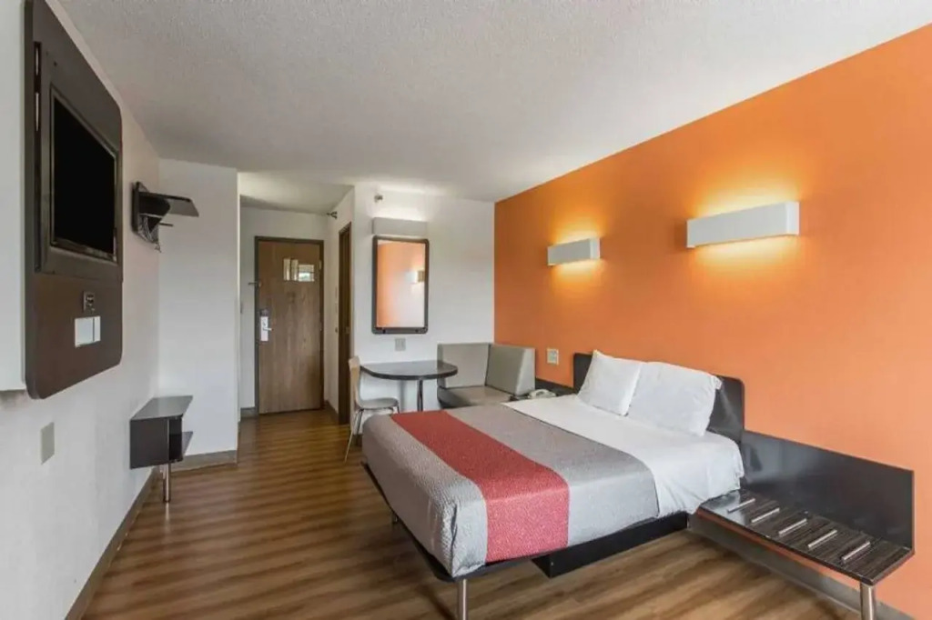 Motel6 Omaha, NE - Central