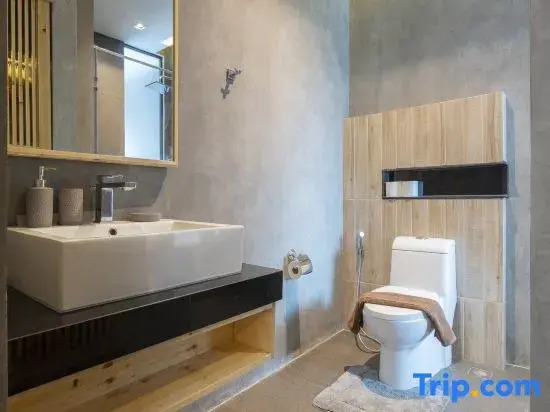 Stylish Studio Apartment. Rooftop Pool at Nai Harn