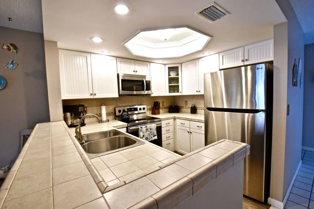Seawinds 77 - Remodeled Sea Winds 2 Bedroom Steps to the Pool Lagoon View