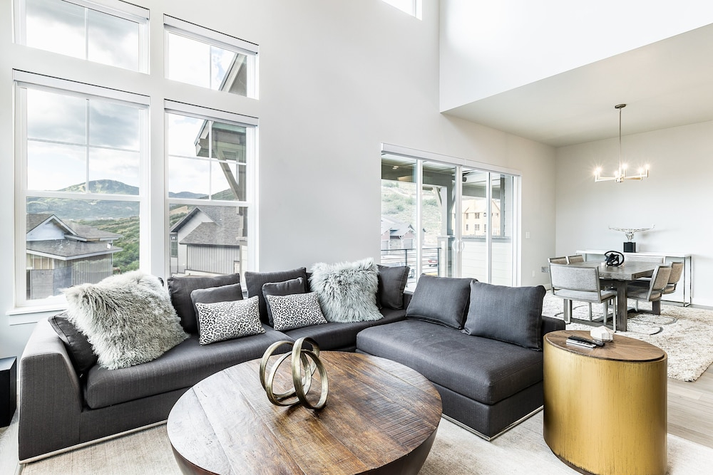 Modern Mountain Retreat Sleeps 10 Park City