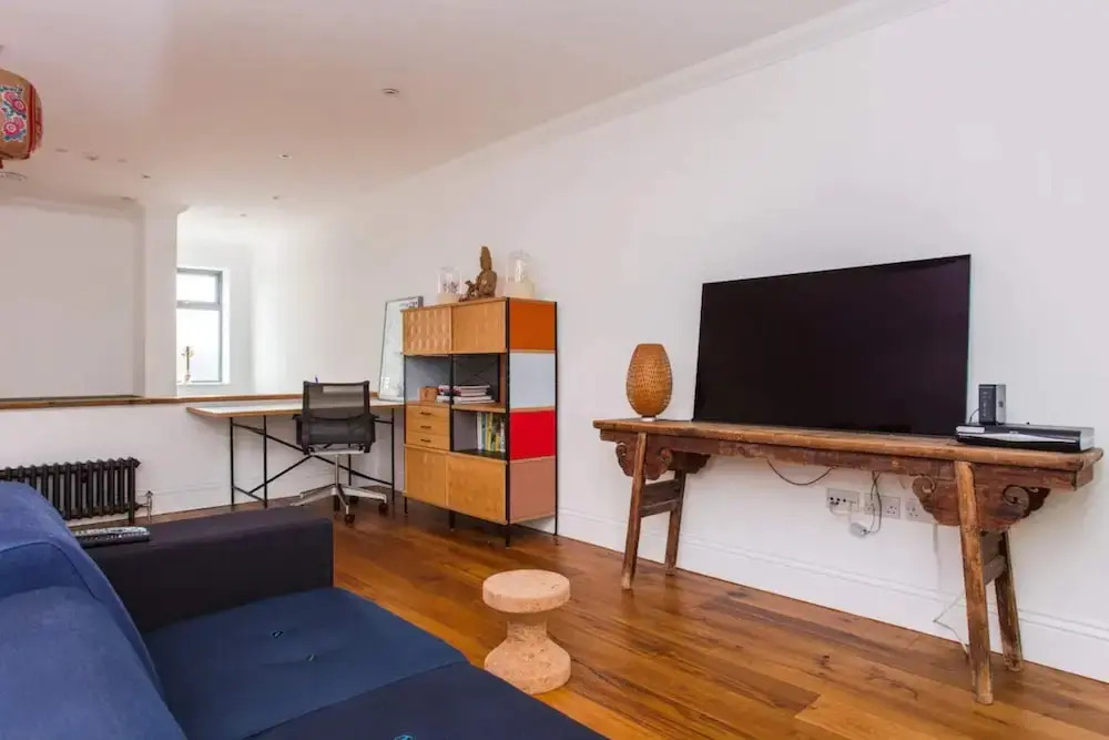 Cosy 2 Bedroom Apartment With Great Outdoor Balcony