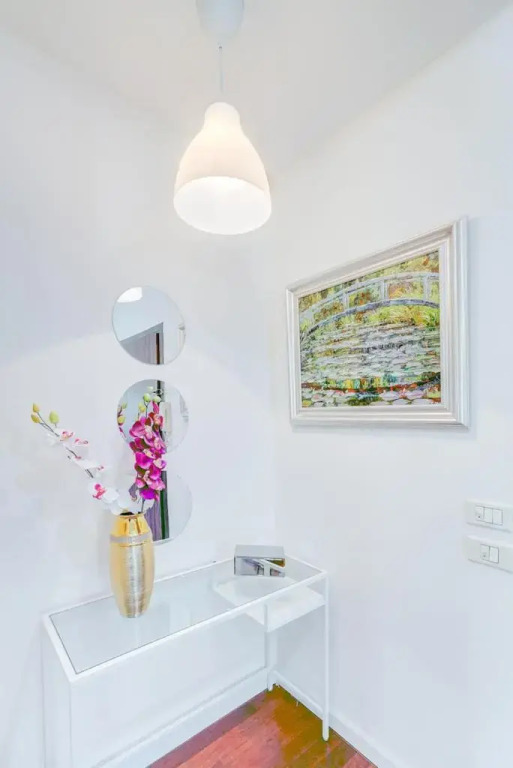 Charming spacious 4BR apt near the sea