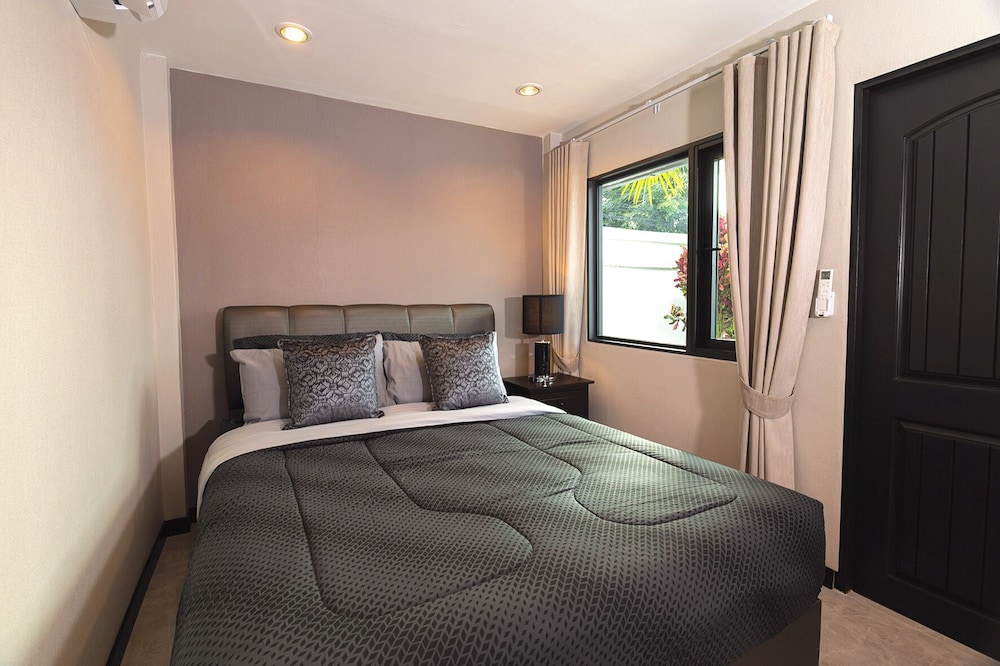 Pattaya Hill, Near the City and Beach