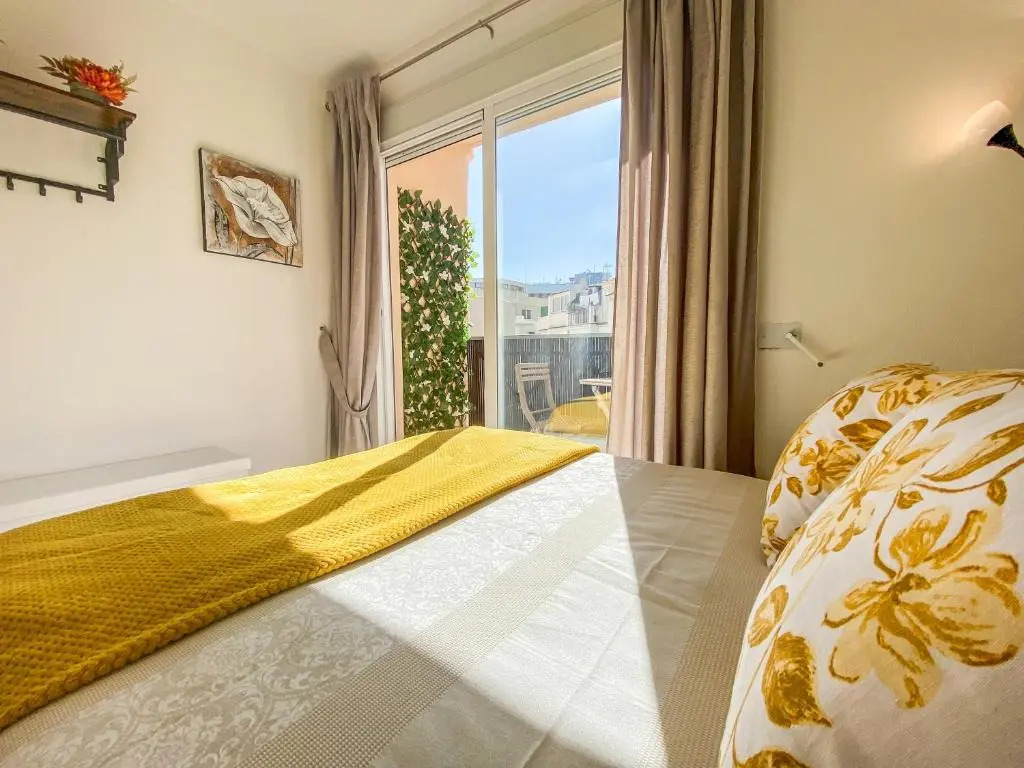 ¡Relax, terraza y wifi! A 50m de la playa