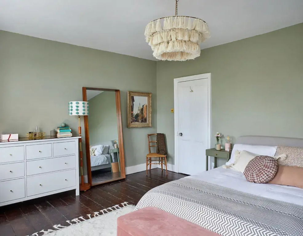 JOIVY Stylish 2-Bed House W/ Private Garden In Hackney