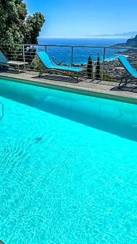 Villa vista mare con piscina privata a Mondello
