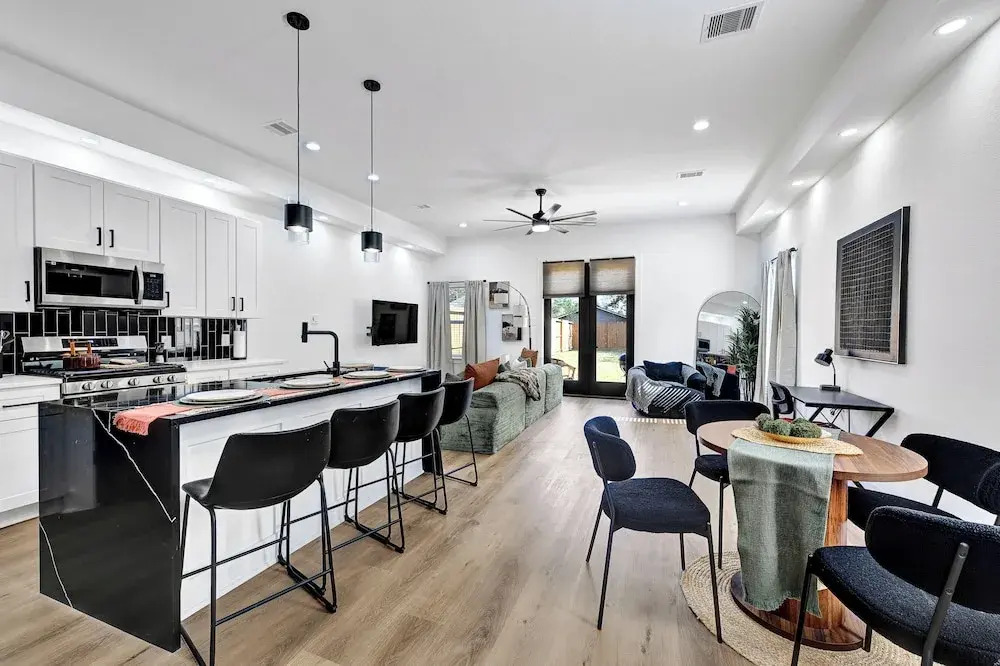Workspace! Quiet Houston Retreat for Long Stays