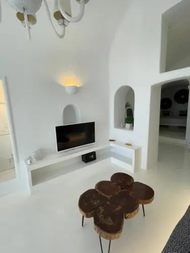 Oia Collection