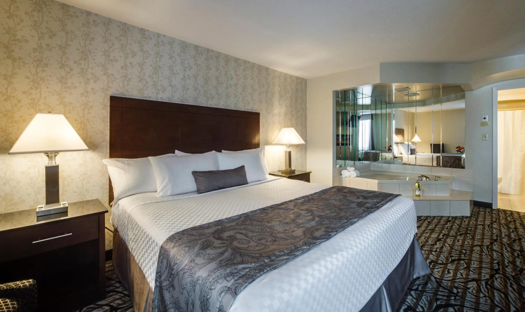Monte Carlo Inn Oakville Suites