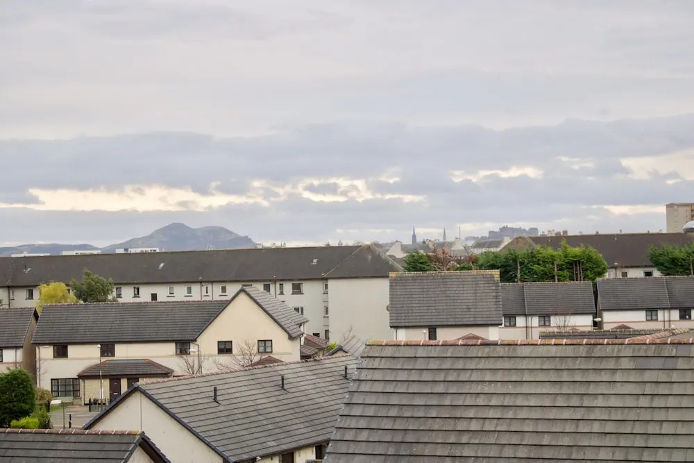 2 Bedroom Apartment In Granton Area