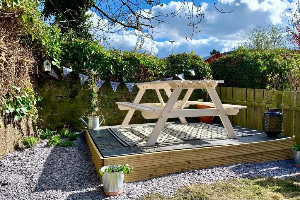 The Nook - A stylish apartment with garden, near the beach