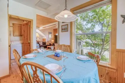 Twin Rocks Hideaway