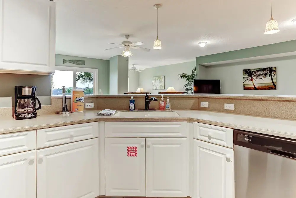 Cozy Beachfront 1BR w/ Stunning Views
