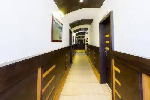 Fabhotel Sholas Residency I